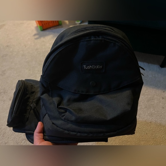 -SOLD- TushBaby baby / toddler hip carrier - Picture 8 of 10